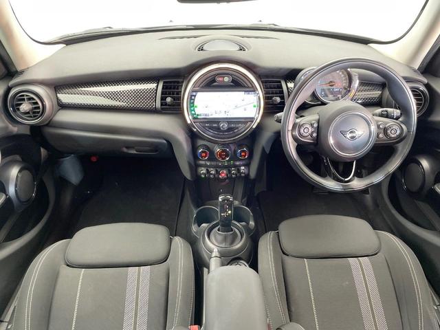 MINI クーパーSD 5ドア ユニオンジャックテールランプ カメラ・パーキングアシストパッケージ ペッパーパッケージ ドライビングモード ドライビングアシスト 純正ナビ Bluetooth LEDヘッドランプ ETC 禁煙(2枚目)