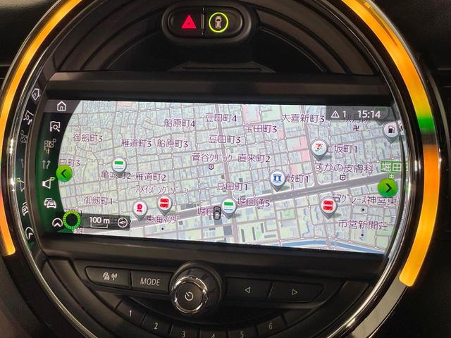 MINI クーパーSD 5ドア ユニオンジャックテールランプ カメラ・パーキングアシストパッケージ ペッパーパッケージ ドライビングモード ドライビングアシスト 純正ナビ Bluetooth LEDヘッドランプ ETC 禁煙(5枚目)