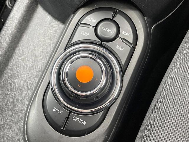 MINI クーパーSD 5ドア ユニオンジャックテールランプ カメラ・パーキングアシストパッケージ ペッパーパッケージ ドライビングモード ドライビングアシスト 純正ナビ Bluetooth LEDヘッドランプ ETC 禁煙(49枚目)