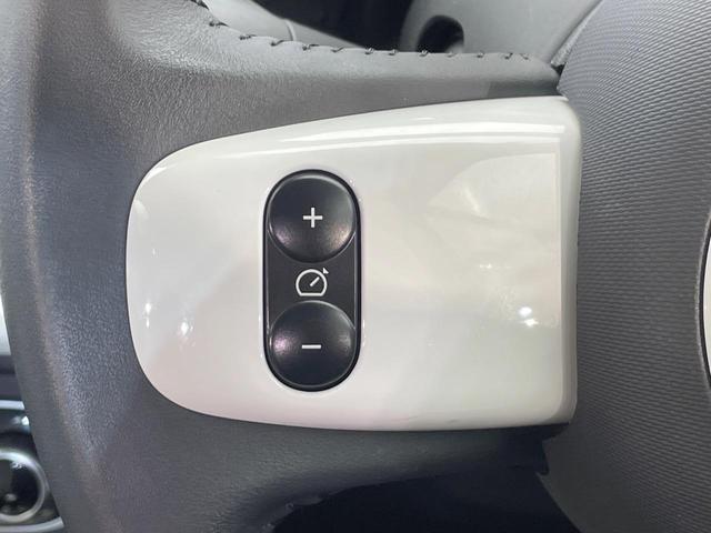 トゥインゴ ＥＤＣ　後期型　アップルカープレイ　バックカメラ　クリアランスソナー　オートクルーズコントロール　キーレスエントリー　車線逸脱警報機能　オートライト　Ｂｌｕｅｔｏｏｔｈ　純正１５インチアルミ　禁煙車（6枚目）