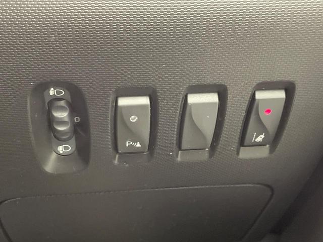 トゥインゴ ＥＤＣ　後期型　アップルカープレイ　バックカメラ　クリアランスソナー　オートクルーズコントロール　キーレスエントリー　車線逸脱警報機能　オートライト　Ｂｌｕｅｔｏｏｔｈ　純正１５インチアルミ　禁煙車（8枚目）