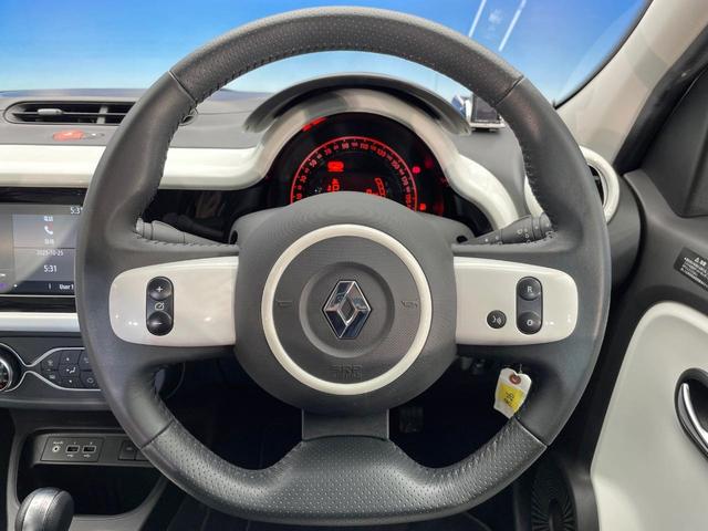 トゥインゴ ＥＤＣ　後期型　アップルカープレイ　バックカメラ　クリアランスソナー　オートクルーズコントロール　キーレスエントリー　車線逸脱警報機能　オートライト　Ｂｌｕｅｔｏｏｔｈ　純正１５インチアルミ　禁煙車（12枚目）