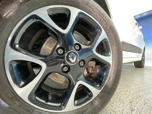 トゥインゴ ＥＤＣ　後期型　アップルカープレイ　バックカメラ　クリアランスソナー　オートクルーズコントロール　キーレスエントリー　車線逸脱警報機能　オートライト　Ｂｌｕｅｔｏｏｔｈ　純正１５インチアルミ　禁煙車（15枚目）