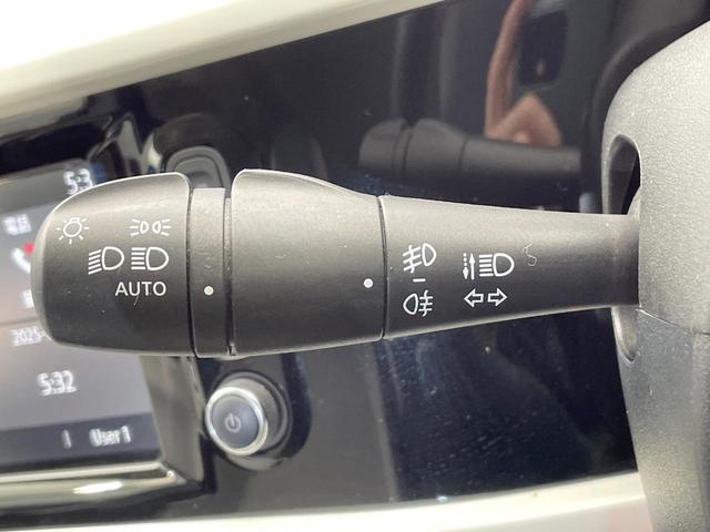 トゥインゴ ＥＤＣ　後期型　アップルカープレイ　バックカメラ　クリアランスソナー　オートクルーズコントロール　キーレスエントリー　車線逸脱警報機能　オートライト　Ｂｌｕｅｔｏｏｔｈ　純正１５インチアルミ　禁煙車（23枚目）