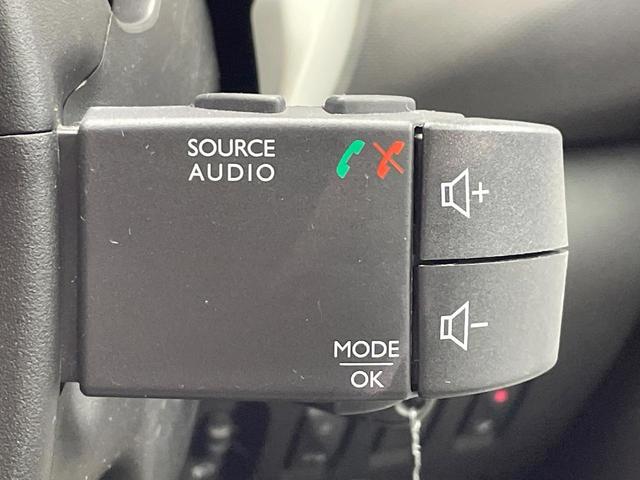 トゥインゴ ＥＤＣ　後期型　アップルカープレイ　バックカメラ　クリアランスソナー　オートクルーズコントロール　キーレスエントリー　車線逸脱警報機能　オートライト　Ｂｌｕｅｔｏｏｔｈ　純正１５インチアルミ　禁煙車（24枚目）