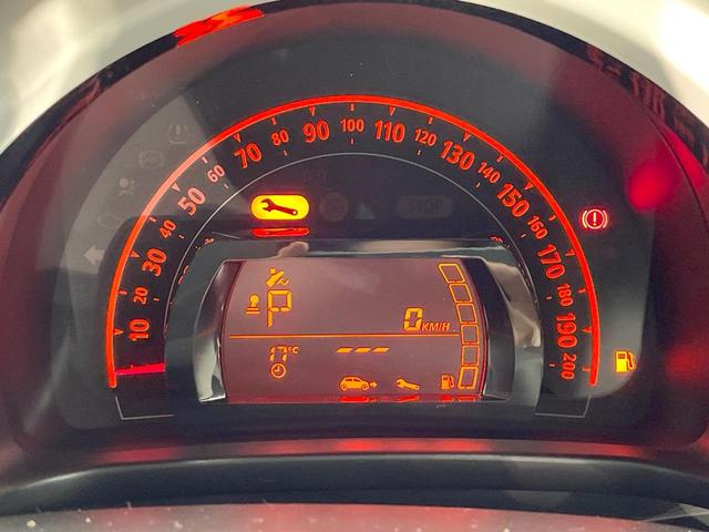 トゥインゴ ＥＤＣ　後期型　アップルカープレイ　バックカメラ　クリアランスソナー　オートクルーズコントロール　キーレスエントリー　車線逸脱警報機能　オートライト　Ｂｌｕｅｔｏｏｔｈ　純正１５インチアルミ　禁煙車（26枚目）