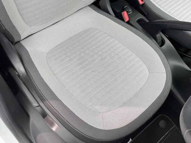 トゥインゴ ＥＤＣ　後期型　アップルカープレイ　バックカメラ　クリアランスソナー　オートクルーズコントロール　キーレスエントリー　車線逸脱警報機能　オートライト　Ｂｌｕｅｔｏｏｔｈ　純正１５インチアルミ　禁煙車（46枚目）