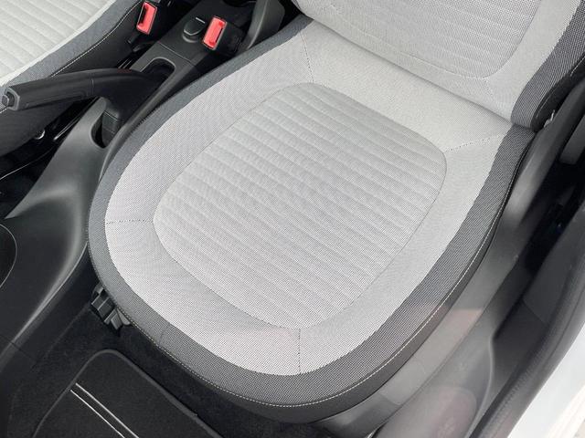 トゥインゴ ＥＤＣ　後期型　アップルカープレイ　バックカメラ　クリアランスソナー　オートクルーズコントロール　キーレスエントリー　車線逸脱警報機能　オートライト　Ｂｌｕｅｔｏｏｔｈ　純正１５インチアルミ　禁煙車（47枚目）