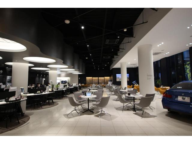 トゥインゴ ＥＤＣ　後期型　アップルカープレイ　バックカメラ　クリアランスソナー　オートクルーズコントロール　キーレスエントリー　車線逸脱警報機能　オートライト　Ｂｌｕｅｔｏｏｔｈ　純正１５インチアルミ　禁煙車（70枚目）