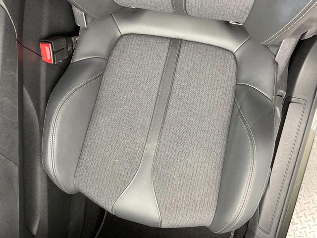 ３００８ ＧＴライン　ＡｐｐｌｅＣａｒＰｌａｙ　アダプティブクルコン　ブラインドスポットモニター　インテリジェントハイビーム　アクティブセーフティブレーキ　バックカメラ　スマートキー　ＬＥＤヘッド　パワーバックドア　禁煙車（26枚目）