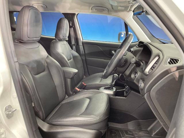 ジープ・レネゲード リミテッド　後期型　黒革　シート／ステアリングヒーター　アダプティブクルコン　ＡｐｐｌｅＣａｒＰｌａｙ　純正ナビ　地デジＴＶ　ブラインドスポット警告　ＬＥＤヘッド　バックカメラ　スマートキー　レーンセンス　禁煙車（9枚目）