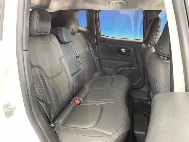 ジープ・レネゲード リミテッド　後期型　黒革　シート／ステアリングヒーター　アダプティブクルコン　ＡｐｐｌｅＣａｒＰｌａｙ　純正ナビ　地デジＴＶ　ブラインドスポット警告　ＬＥＤヘッド　バックカメラ　スマートキー　レーンセンス　禁煙車（10枚目）