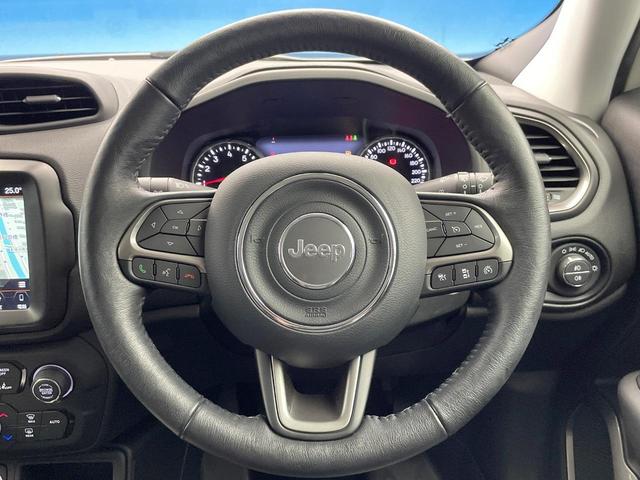ジープ・レネゲード リミテッド　後期型　黒革　シート／ステアリングヒーター　アダプティブクルコン　ＡｐｐｌｅＣａｒＰｌａｙ　純正ナビ　地デジＴＶ　ブラインドスポット警告　ＬＥＤヘッド　バックカメラ　スマートキー　レーンセンス　禁煙車（11枚目）