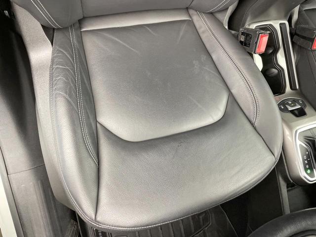ジープ・レネゲード リミテッド　後期型　黒革　シート／ステアリングヒーター　アダプティブクルコン　ＡｐｐｌｅＣａｒＰｌａｙ　純正ナビ　地デジＴＶ　ブラインドスポット警告　ＬＥＤヘッド　バックカメラ　スマートキー　レーンセンス　禁煙車（25枚目）