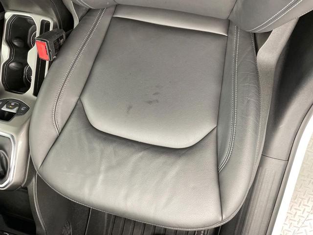 ジープ・レネゲード リミテッド　後期型　黒革　シート／ステアリングヒーター　アダプティブクルコン　ＡｐｐｌｅＣａｒＰｌａｙ　純正ナビ　地デジＴＶ　ブラインドスポット警告　ＬＥＤヘッド　バックカメラ　スマートキー　レーンセンス　禁煙車（26枚目）