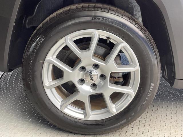 ジープ・レネゲード リミテッド　後期型　黒革　シート／ステアリングヒーター　アダプティブクルコン　ＡｐｐｌｅＣａｒＰｌａｙ　純正ナビ　地デジＴＶ　ブラインドスポット警告　ＬＥＤヘッド　バックカメラ　スマートキー　レーンセンス　禁煙車（34枚目）