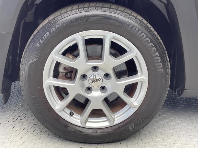 ジープ・レネゲード リミテッド　後期型　黒革　シート／ステアリングヒーター　アダプティブクルコン　ＡｐｐｌｅＣａｒＰｌａｙ　純正ナビ　地デジＴＶ　ブラインドスポット警告　ＬＥＤヘッド　バックカメラ　スマートキー　レーンセンス　禁煙車（36枚目）