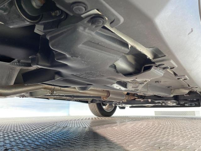 ジープ・レネゲード リミテッド　後期型　黒革　シート／ステアリングヒーター　アダプティブクルコン　ＡｐｐｌｅＣａｒＰｌａｙ　純正ナビ　地デジＴＶ　ブラインドスポット警告　ＬＥＤヘッド　バックカメラ　スマートキー　レーンセンス　禁煙車（40枚目）