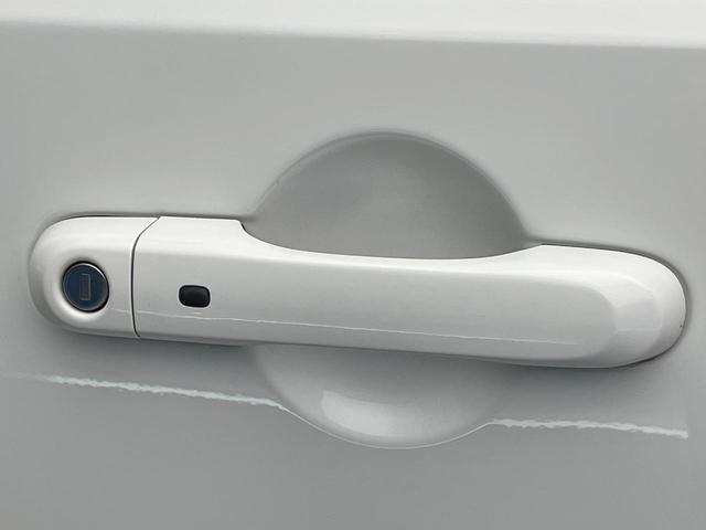 ジープ・レネゲード リミテッド　後期型　黒革　シート／ステアリングヒーター　アダプティブクルコン　ＡｐｐｌｅＣａｒＰｌａｙ　純正ナビ　地デジＴＶ　ブラインドスポット警告　ＬＥＤヘッド　バックカメラ　スマートキー　レーンセンス　禁煙車（42枚目）