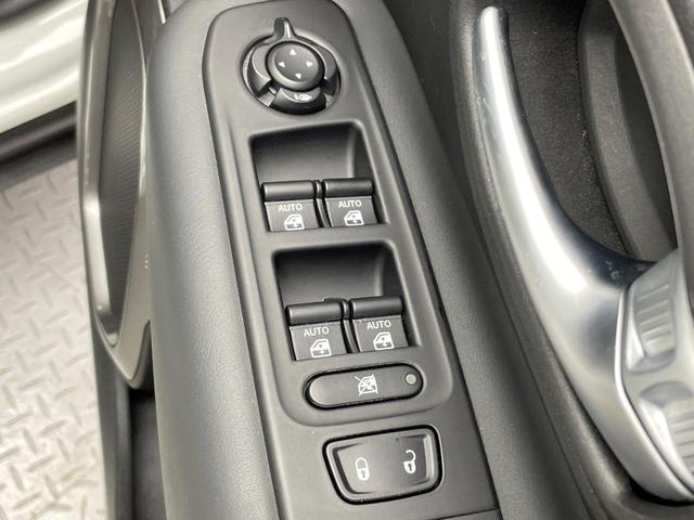 ジープ・レネゲード リミテッド　後期型　黒革　シート／ステアリングヒーター　アダプティブクルコン　ＡｐｐｌｅＣａｒＰｌａｙ　純正ナビ　地デジＴＶ　ブラインドスポット警告　ＬＥＤヘッド　バックカメラ　スマートキー　レーンセンス　禁煙車（44枚目）