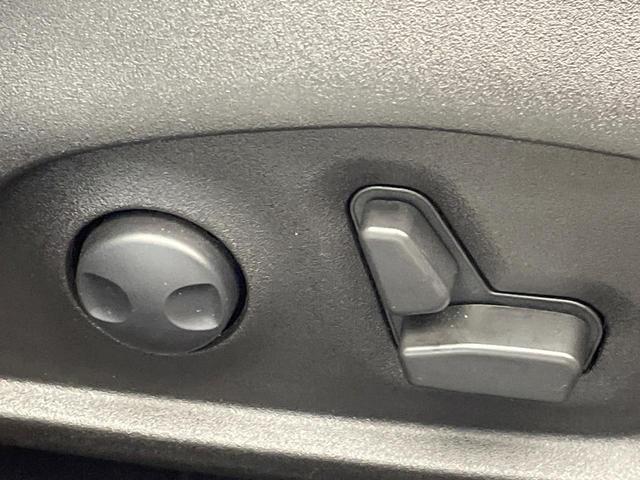 ジープ・レネゲード リミテッド　後期型　黒革　シート／ステアリングヒーター　アダプティブクルコン　ＡｐｐｌｅＣａｒＰｌａｙ　純正ナビ　地デジＴＶ　ブラインドスポット警告　ＬＥＤヘッド　バックカメラ　スマートキー　レーンセンス　禁煙車（46枚目）