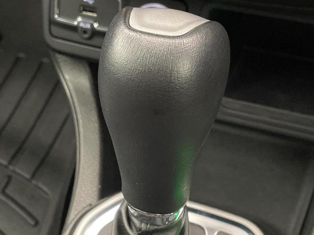 ジープ・レネゲード リミテッド　後期型　黒革　シート／ステアリングヒーター　アダプティブクルコン　ＡｐｐｌｅＣａｒＰｌａｙ　純正ナビ　地デジＴＶ　ブラインドスポット警告　ＬＥＤヘッド　バックカメラ　スマートキー　レーンセンス　禁煙車（50枚目）