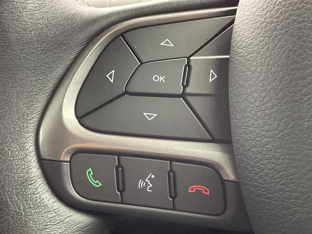ジープ・レネゲード リミテッド　後期型　黒革　シート／ステアリングヒーター　アダプティブクルコン　ＡｐｐｌｅＣａｒＰｌａｙ　純正ナビ　地デジＴＶ　ブラインドスポット警告　ＬＥＤヘッド　バックカメラ　スマートキー　レーンセンス　禁煙車（55枚目）