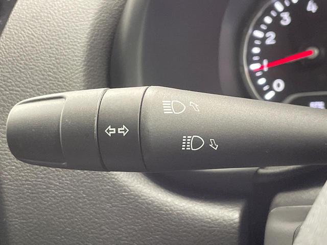 ジープ・レネゲード リミテッド　後期型　黒革　シート／ステアリングヒーター　アダプティブクルコン　ＡｐｐｌｅＣａｒＰｌａｙ　純正ナビ　地デジＴＶ　ブラインドスポット警告　ＬＥＤヘッド　バックカメラ　スマートキー　レーンセンス　禁煙車（56枚目）