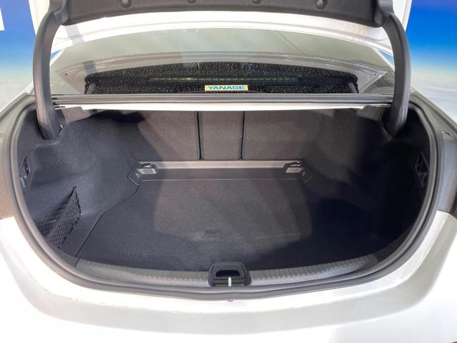 Cクラス C220dアバンギャルド AMGラインパッケージ ベーシックパッケージ レザーエクスクルーシブパッケージ パノラミックスライディングルーフ 黒革シート レーダークルーズ 純正ナビ AppleCarPlay 全周囲カメラ 前席シートヒーター 禁煙車(12枚目)