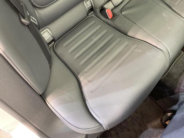 Cクラス C220dアバンギャルド AMGラインパッケージ ベーシックパッケージ レザーエクスクルーシブパッケージ パノラミックスライディングルーフ 黒革シート レーダークルーズ 純正ナビ AppleCarPlay 全周囲カメラ 前席シートヒーター 禁煙車(33枚目)