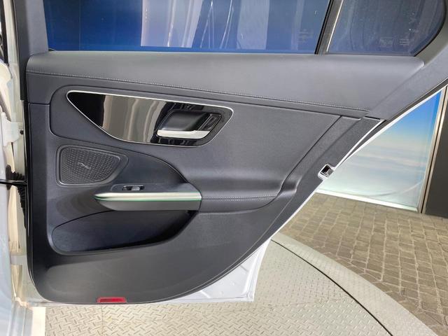 Cクラス C220dアバンギャルド AMGラインパッケージ ベーシックパッケージ レザーエクスクルーシブパッケージ パノラミックスライディングルーフ 黒革シート レーダークルーズ 純正ナビ AppleCarPlay 全周囲カメラ 前席シートヒーター 禁煙車(37枚目)