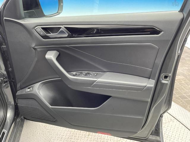 T-ロック TDI 4モーション Rライン ブラックスタイル 特別仕様車 現行型 レーダークルコン AppleCarPlay バックカメラ デジタルメーター 純正19インチAW 前席シートヒーター LEDヘッドランプ 電動リアゲート スマートキー ETC 禁煙車(36枚目)