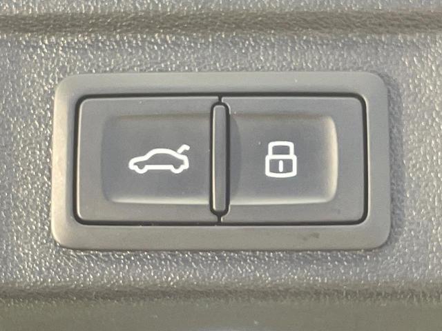 A5 TFSI 110kW アドバンスドパッケージ ライティングパッケージ テクノロジーパッケージ 黒革シート レーダークルーズコントロール 全周囲カメラ 純正ナビ AppleCarPlay 全席シートヒーター 禁煙 1オーナー(8枚目)