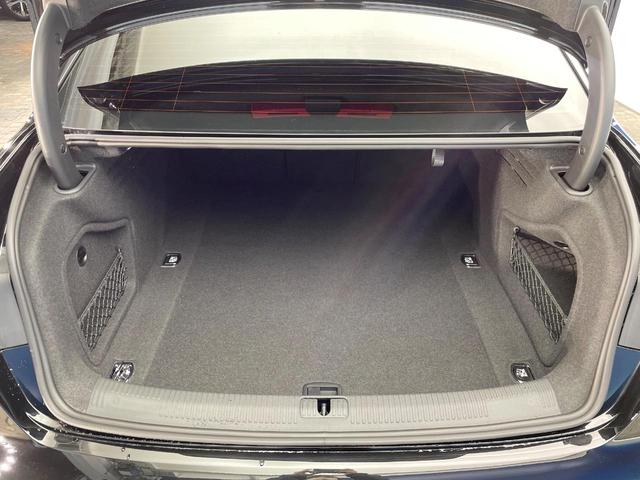 Ａ４ ３５ＴＤＩ　Ｓライン　後期型　コンフォートパッケージ　Ｓラインプラスパッケージ　バーチャルコックピット　レーダークルコン　純正ナビ　Ｂｌｕｅｔｏｏｔｈ　前席シートヒーター　パワーシート　純正１８インチＡＷ　ＥＴＣ　禁煙車（11枚目）