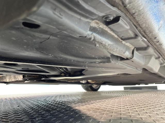 Ａ４ ３５ＴＤＩ　Ｓライン　後期型　コンフォートパッケージ　Ｓラインプラスパッケージ　バーチャルコックピット　レーダークルコン　純正ナビ　Ｂｌｕｅｔｏｏｔｈ　前席シートヒーター　パワーシート　純正１８インチＡＷ　ＥＴＣ　禁煙車（27枚目）