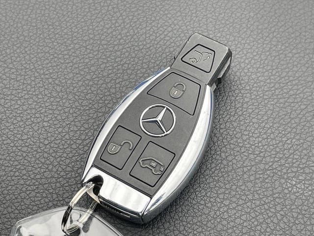 Ｖクラス Ｖ２２０ｄ　スポーツ　ロング　パノラミックスライディングルーフ　レーダークルーズコントロール　３６０度カメラ　ブラインドスポットアシスト　前席シートヒーター　前席メモリー付パワーシート　黒革シート　純正ナビ　ＬＥＤヘッド　禁煙車（53枚目）