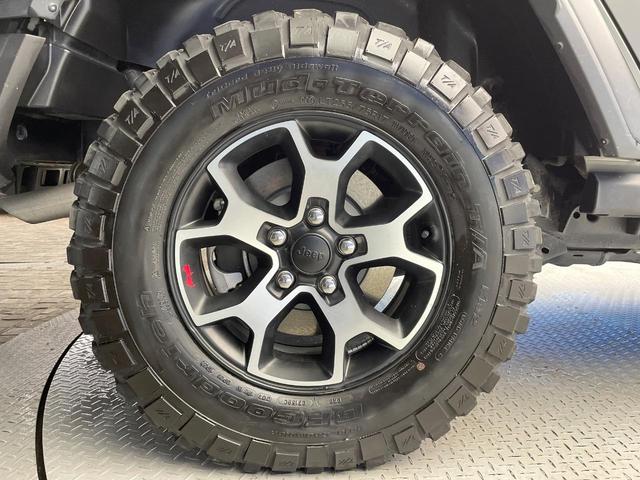 ジープ・ラングラーアンリミテッド ルビコン　黒革シート　レーダークルーズ　純正ナビ　ＡｐｐｌｅＣａｒＰｌａｙ　全周囲カメラ　前席シートヒーター　オートエアコン　キーレスエントリー　ＬＥＤヘッドランプ　純正１７インチアルミホイール　ＥＴＣ　禁煙車（30枚目）