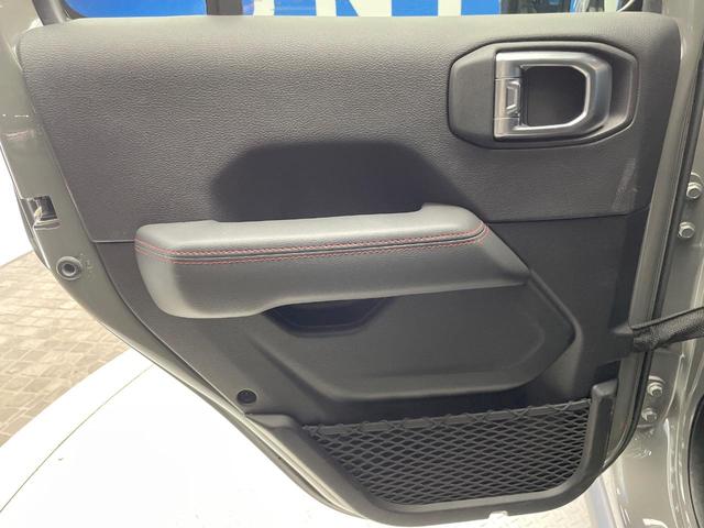 ジープ・ラングラーアンリミテッド ルビコン　黒革シート　レーダークルーズ　純正ナビ　ＡｐｐｌｅＣａｒＰｌａｙ　全周囲カメラ　前席シートヒーター　オートエアコン　キーレスエントリー　ＬＥＤヘッドランプ　純正１７インチアルミホイール　ＥＴＣ　禁煙車（35枚目）