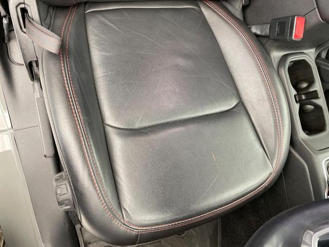 ジープ・ラングラーアンリミテッド ルビコン　黒革シート　レーダークルーズ　純正ナビ　ＡｐｐｌｅＣａｒＰｌａｙ　全周囲カメラ　前席シートヒーター　オートエアコン　キーレスエントリー　ＬＥＤヘッドランプ　純正１７インチアルミホイール　ＥＴＣ　禁煙車（37枚目）