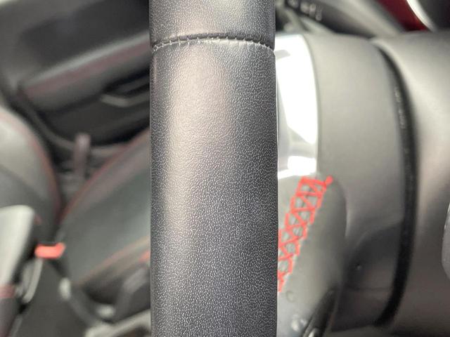 ジープ・ラングラーアンリミテッド ルビコン　黒革シート　レーダークルーズ　純正ナビ　ＡｐｐｌｅＣａｒＰｌａｙ　全周囲カメラ　前席シートヒーター　オートエアコン　キーレスエントリー　ＬＥＤヘッドランプ　純正１７インチアルミホイール　ＥＴＣ　禁煙車（43枚目）