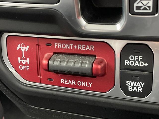 ジープ・ラングラーアンリミテッド ルビコン　黒革シート　レーダークルーズ　純正ナビ　ＡｐｐｌｅＣａｒＰｌａｙ　全周囲カメラ　前席シートヒーター　オートエアコン　キーレスエントリー　ＬＥＤヘッドランプ　純正１７インチアルミホイール　ＥＴＣ　禁煙車（47枚目）