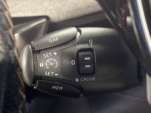 ●レーダークルーズコントロール：前の車との車間距離を一定にとりつつ、一定速度で自動走行してくれる次世代のクルーズコントロール！主に高速道路や自動車専用道路で使用する便利な機能です！