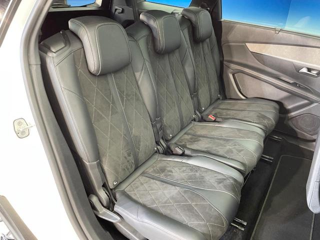 ●後部座席も気になるようなキズ・汚れやへたり等、大きなダメージはなく、良好な状態です。