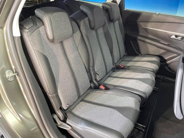●後部座席も気になるようなキズ・汚れやへたり等、大きなダメージはなく、良好な状態です。