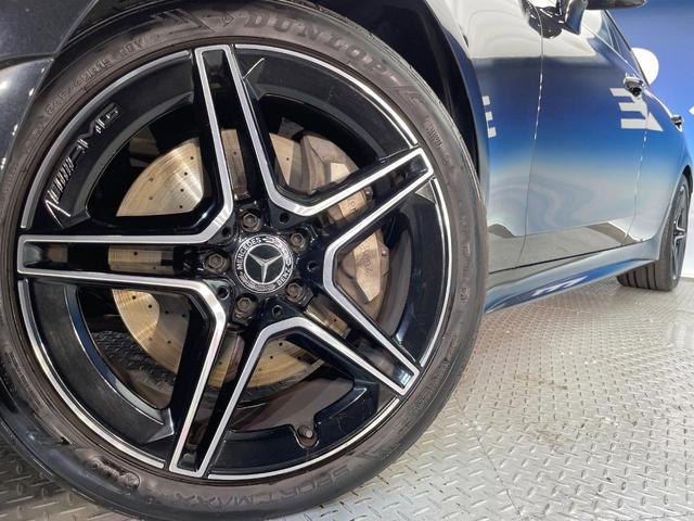 ●純正１９インチアルミホイール：輸入車ならではの卓越した走りを支えるホイールと足回りです！日本車の走りに慣れている方にもぜひ体感して頂きたいほど、高いレベルでまとまっていま