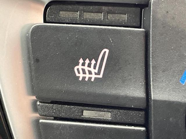 ４シリーズ ４２８ｉクーペ　ラグジュアリー　黒革シート　レーダークルーズ　純正ナビ　Ｂｌｕｅｔｏｏｔｈ　バックカメラ　クリアランスソナー　パーキングアシスト　ヘッドアップディスプレイ　前席シートヒーター　前席パワーシート　ルームミラー内蔵ＥＴＣ（8枚目）