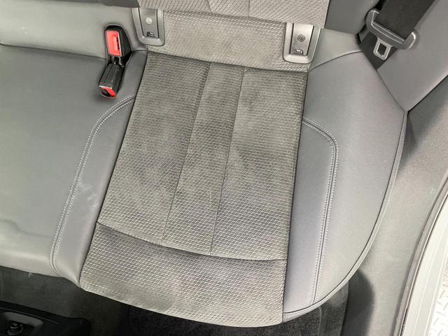 Ａ４アバント ３５ＴＦＳＩ　Ｓライン　パークアシストパッケージ　マトリクスＬＥＤヘッドライトパッケージ　シートヒーター　地デジＴＶチューナー　レーダークルーズ　ＡｐｐｌｅＣａｒＰｌａｙ　全周囲カメラ　スマートキー　ＥＴＣ車載器　禁煙車（37枚目）