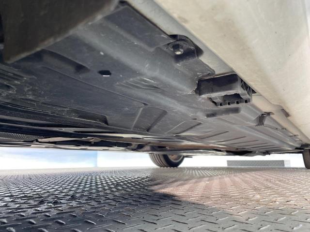 Ｅクラス Ｅ２２０ｄ　アバンギャルド　スポーツ　レザーエクスクルーシブＰＫＧ　パノラミックスライディングルーフ　レーダークルーズコントロール　３６０度カメラ　ブラインドアウポットアシスト　全席シートヒーター　前席パワーシート　純正ナビ　禁煙車（26枚目）