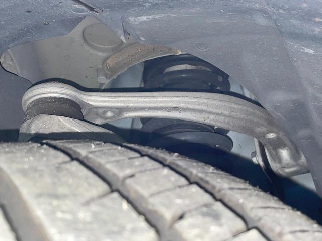 Ｅクラス Ｅ２２０ｄ　アバンギャルド　スポーツ　レザーエクスクルーシブＰＫＧ　パノラミックスライディングルーフ　レーダークルーズコントロール　３６０度カメラ　ブラインドアウポットアシスト　全席シートヒーター　前席パワーシート　純正ナビ　禁煙車（28枚目）