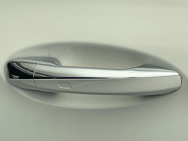 Ｅクラス Ｅ２２０ｄ　アバンギャルド　スポーツ　レザーエクスクルーシブＰＫＧ　パノラミックスライディングルーフ　レーダークルーズコントロール　３６０度カメラ　ブラインドアウポットアシスト　全席シートヒーター　前席パワーシート　純正ナビ　禁煙車（41枚目）